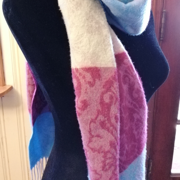 Vintage Lord&Taylor Cashmere/Silk Blend Scarf - Picture 2 of 6